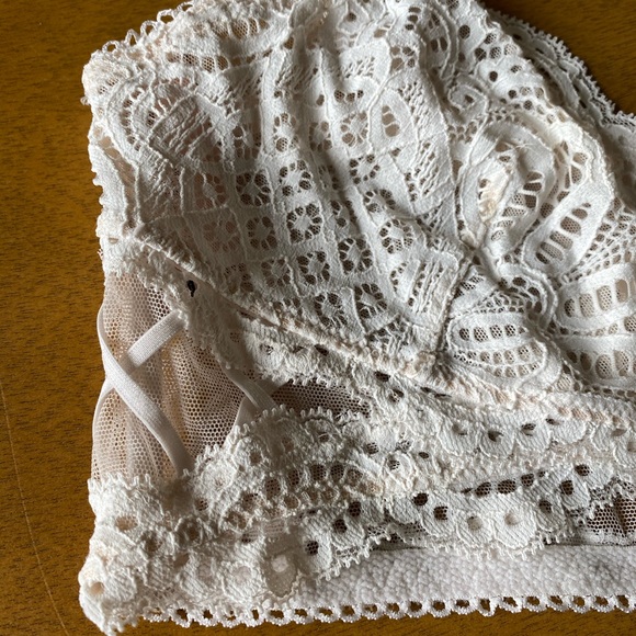 Pullover Lace Bra - Picture 2 of 10